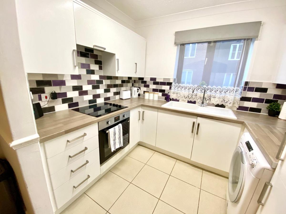 Easyrest Spalding - 4 Beds & Free Parking - Central & Modern Open Plan Apartment - Convenient Location Luaran gambar