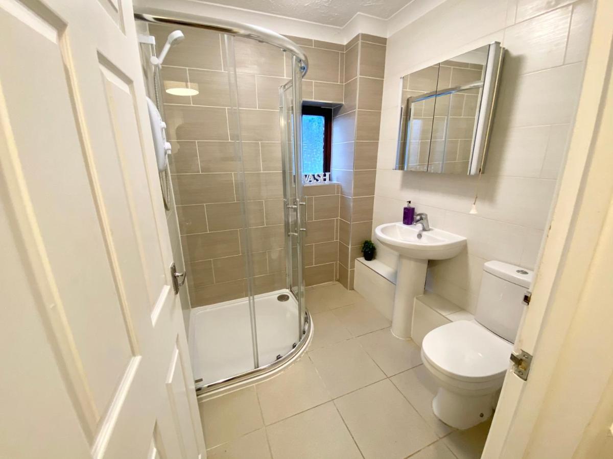 Easyrest Spalding - 4 Beds & Free Parking - Central & Modern Open Plan Apartment - Convenient Location Luaran gambar