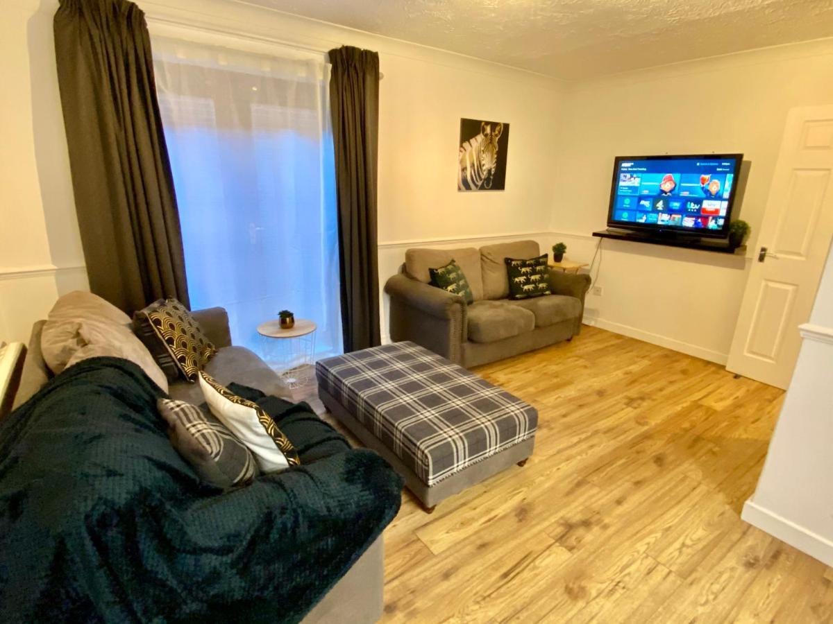Easyrest Spalding - 4 Beds & Free Parking - Central & Modern Open Plan Apartment - Convenient Location Luaran gambar