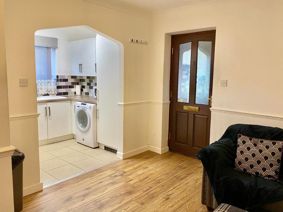 Easyrest Spalding - 4 Beds & Free Parking - Central & Modern Open Plan Apartment - Convenient Location Luaran gambar