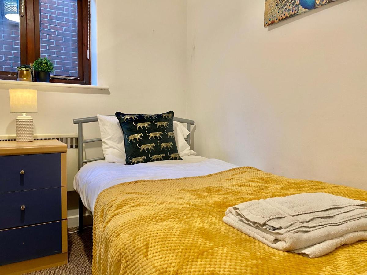 Easyrest Spalding - 4 Beds & Free Parking - Central & Modern Open Plan Apartment - Convenient Location Luaran gambar